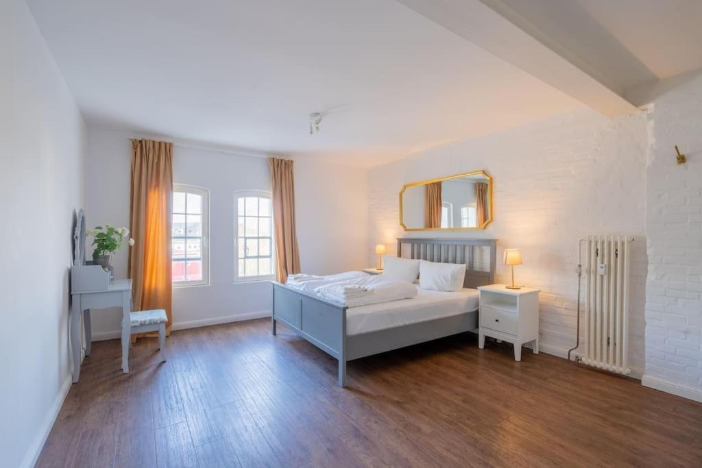 Zentral Gelegenes Premium-Apartment Mit Viel Tageslicht Хамбург Екстериор снимка
