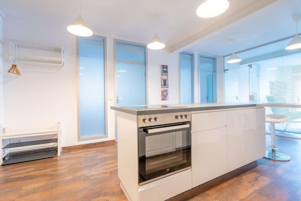 Zentral Gelegenes Premium-Apartment Mit Viel Tageslicht Хамбург Екстериор снимка